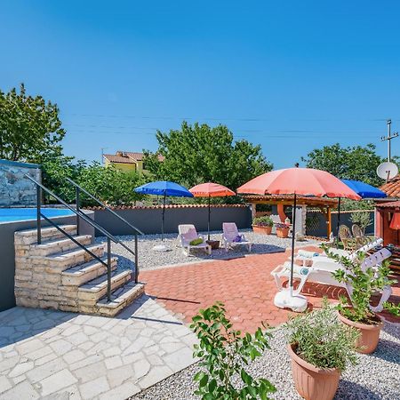 Apartment With Pool Višnjan 外观 照片
