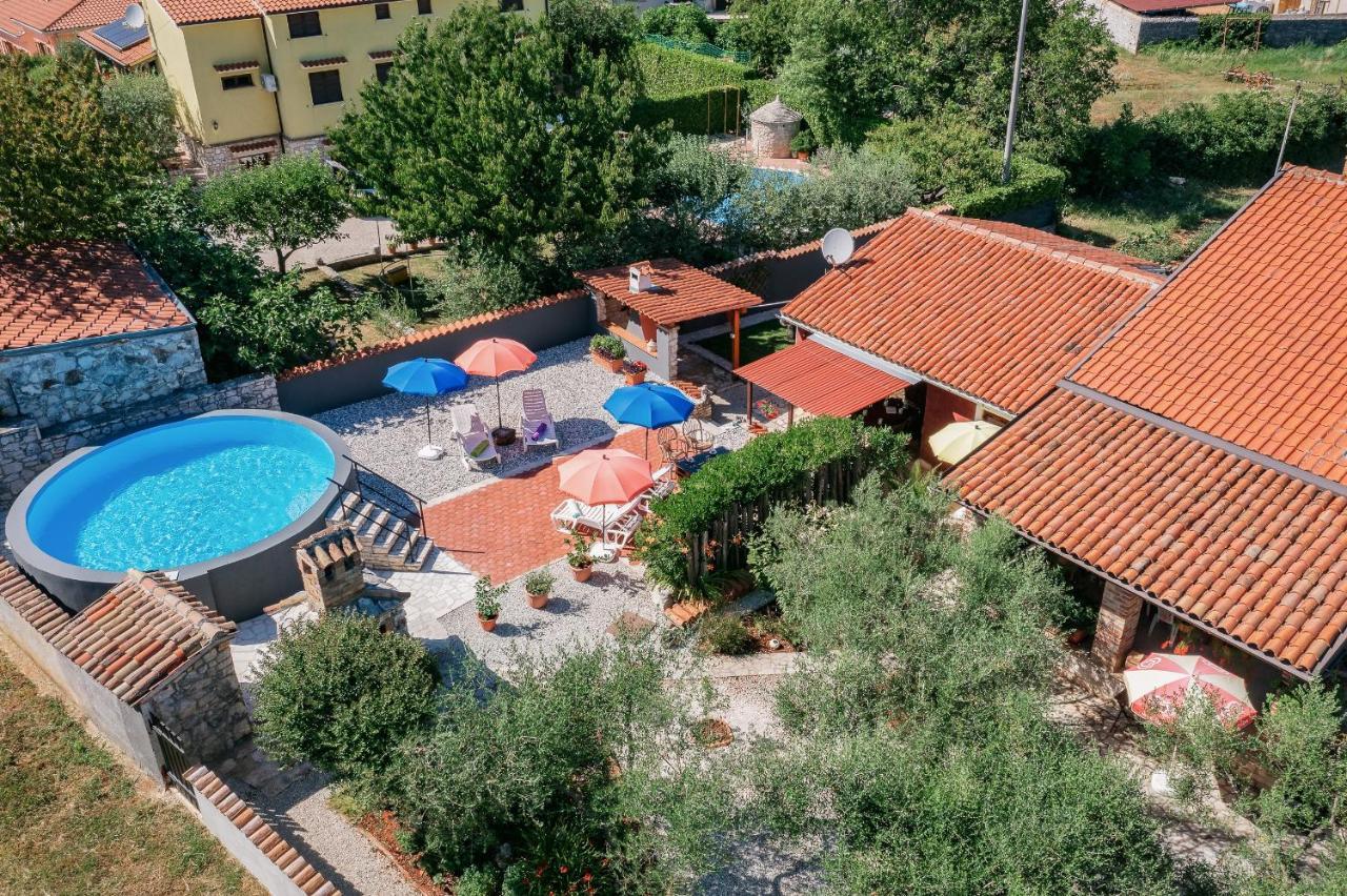 Apartment With Pool Višnjan 外观 照片