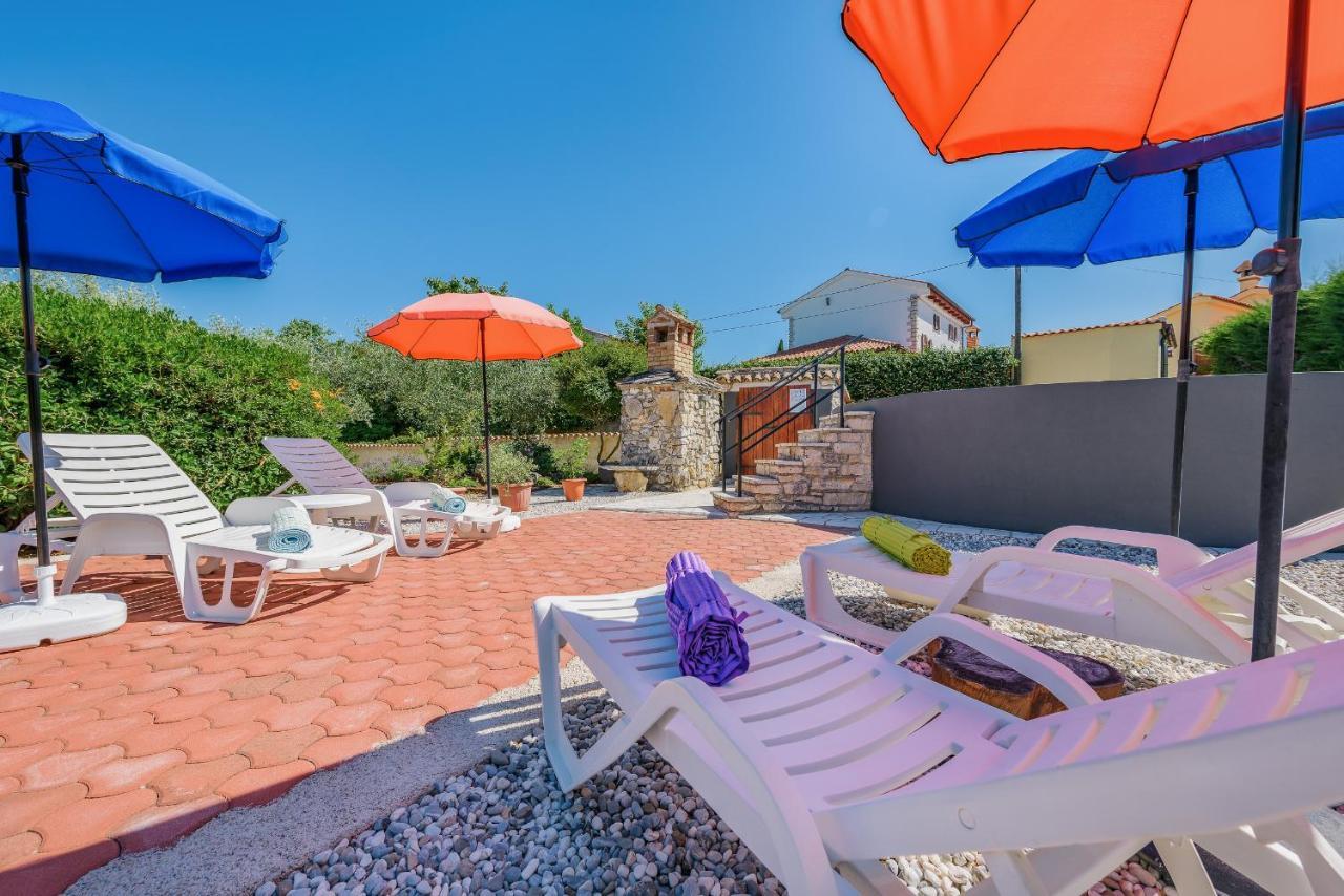 Apartment With Pool Višnjan 外观 照片