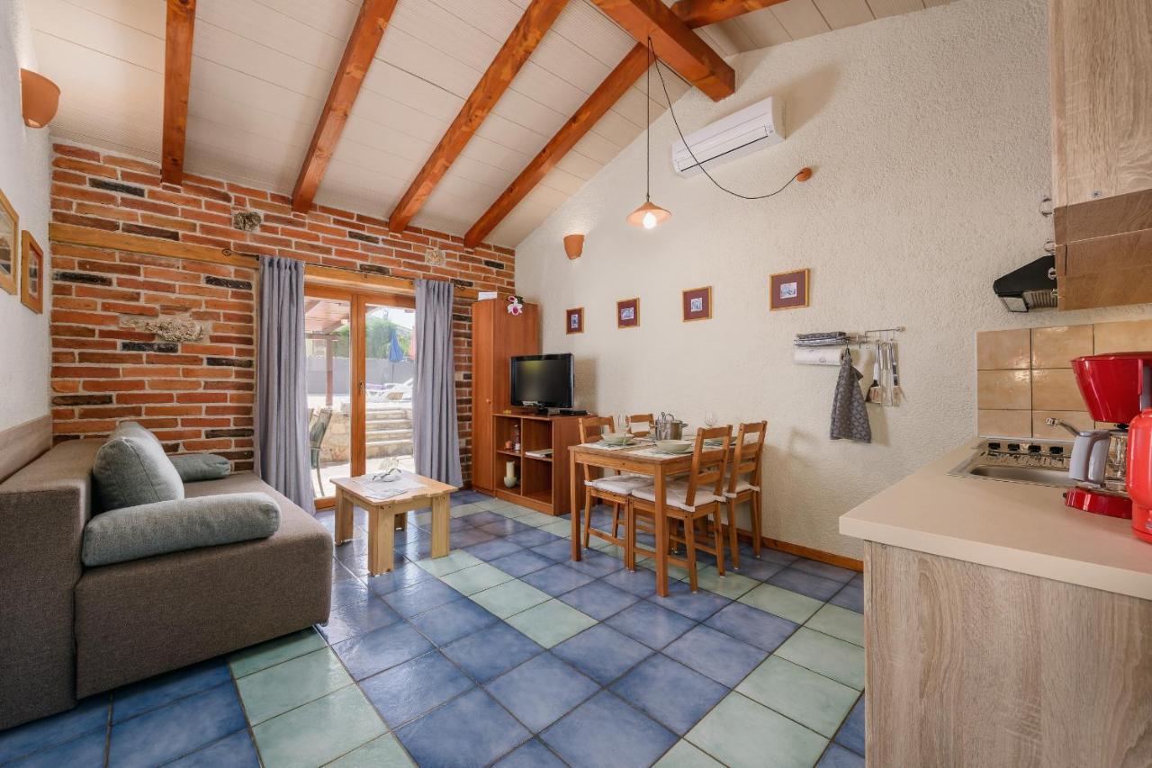 Apartment With Pool Višnjan 外观 照片