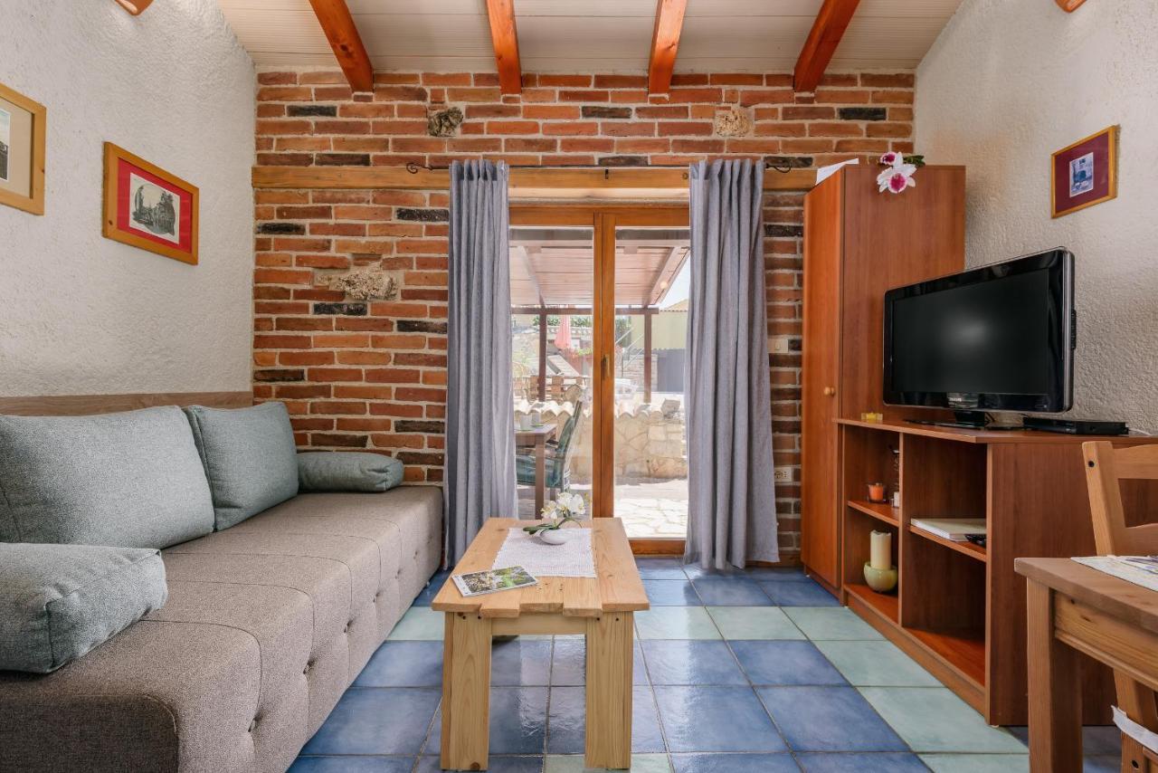 Apartment With Pool Višnjan 外观 照片
