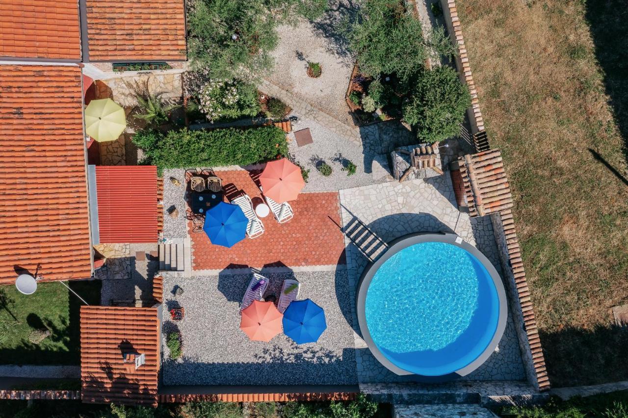 Apartment With Pool Višnjan 外观 照片