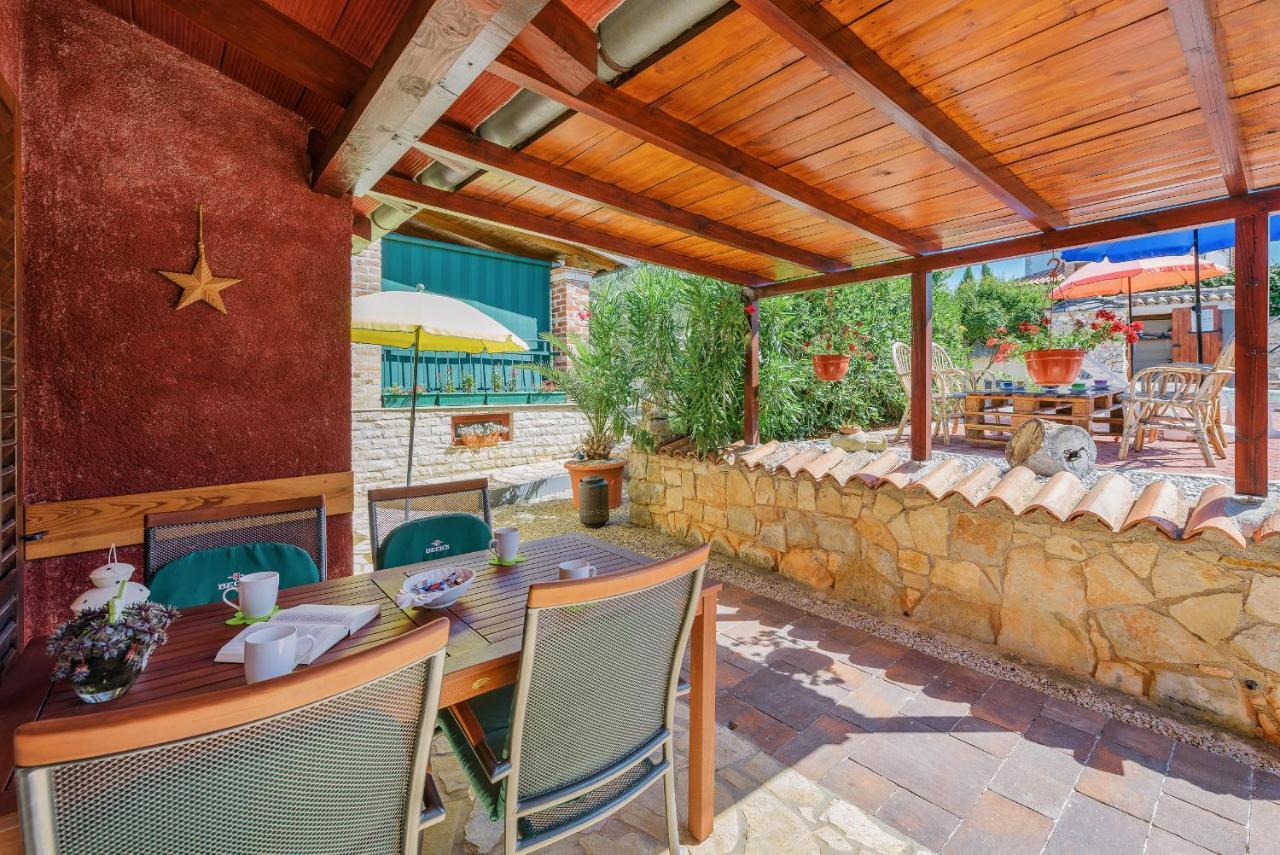Apartment With Pool Višnjan 外观 照片